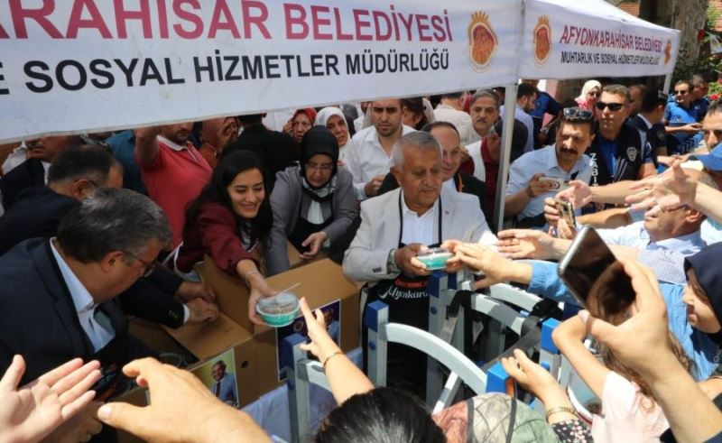 Cumhuriyetin 100. Yılına özel 100 bin kap aşure dağıtıldı